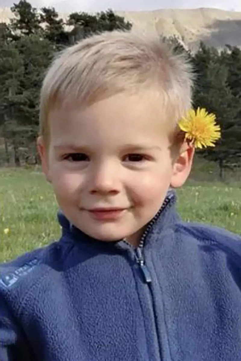 Il corpo di Emile Soleil "spostato poco prima del ritrovamento". Rilasciati nonni e zii