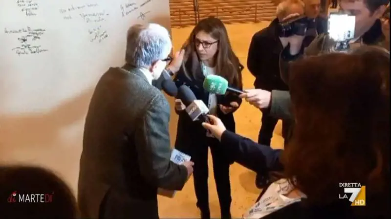 Prodi non ha più alibi, un nuovo video lo incastra. Cosa fa il Professore