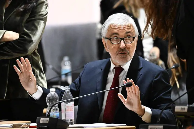 L'ex ad Castellucci e il Morandi. "Responsabile, non colpevole"