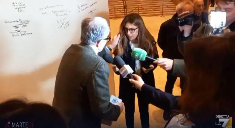 "Prodi? Avrebbe dovuto darle un calcio negli stinchi". Il commento choc del consigliere Pd