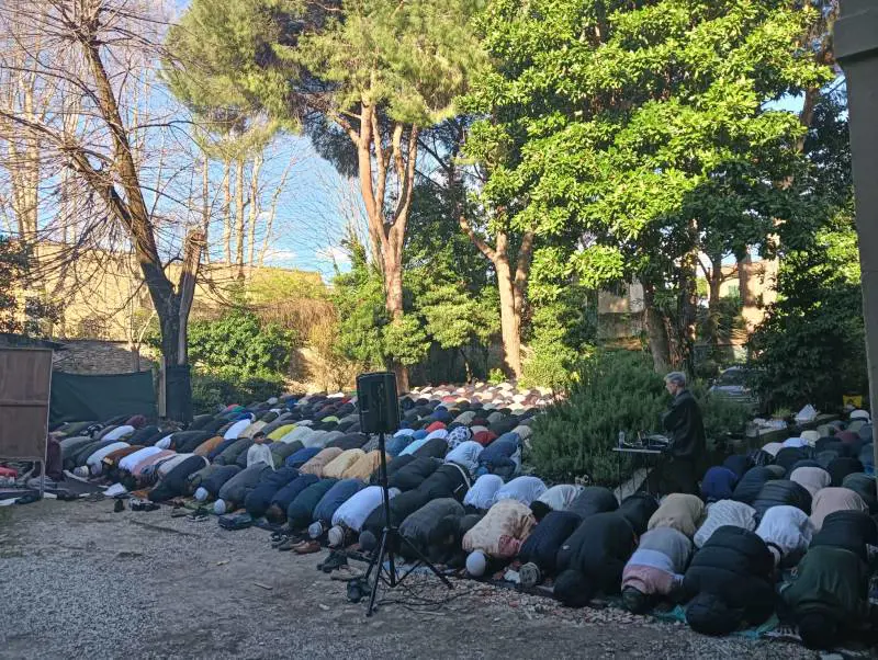 Prato, duecento musulmani celebrano la fine del Ramadan in un complesso cattolico