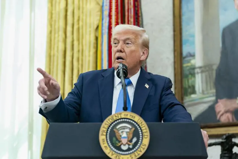 Il Trump furioso: "Se Putin fa saltare la tregua con Kiev gli imporrò i dazi. Intesa sul nucleare o bombardo l’Iran"