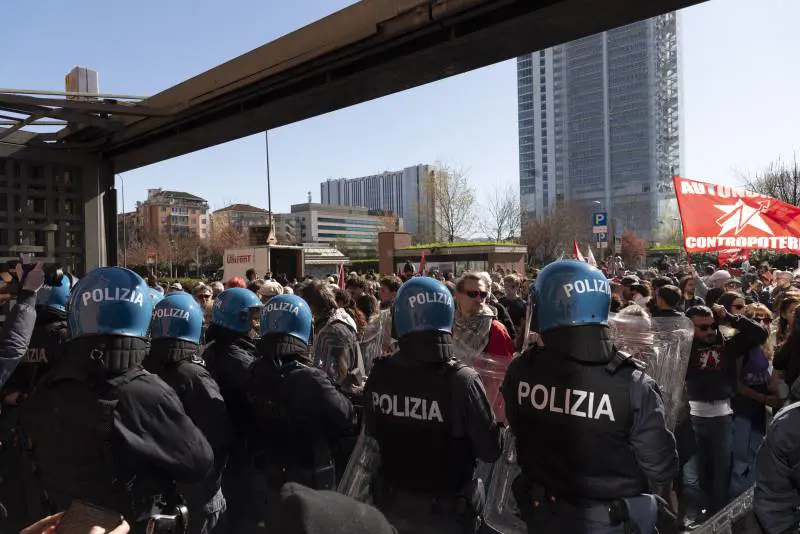 Askatasuna, confermate le condanne dei 18 militanti ma cade l'associazione a delinquere