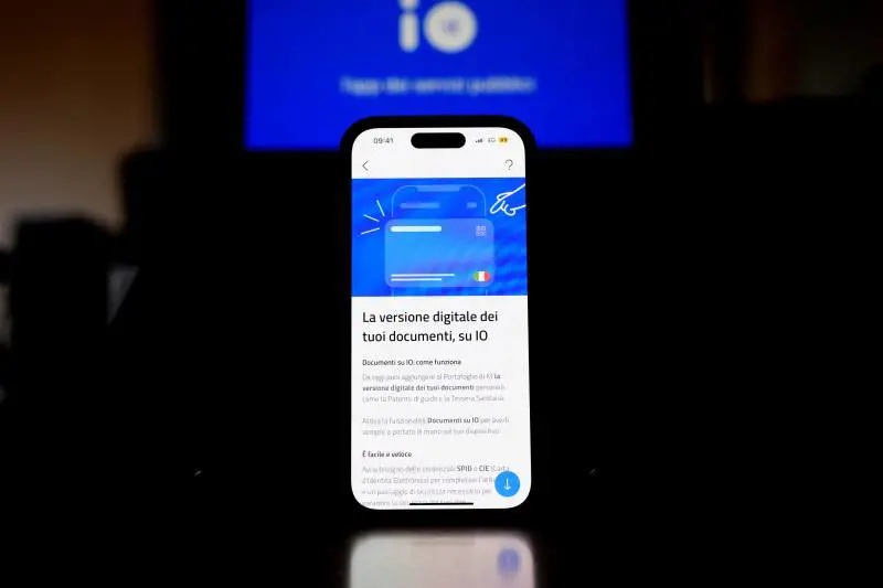 Multe, tributi e atti ufficiali arrivano sull'app IO: come funziona il servizio SEND