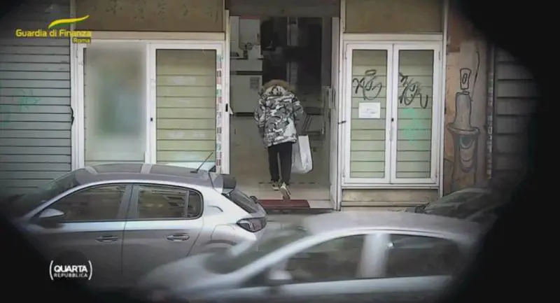 Banche clandestine a Chinatown: così la mafia cinese muove miliardi di euro in silenzio