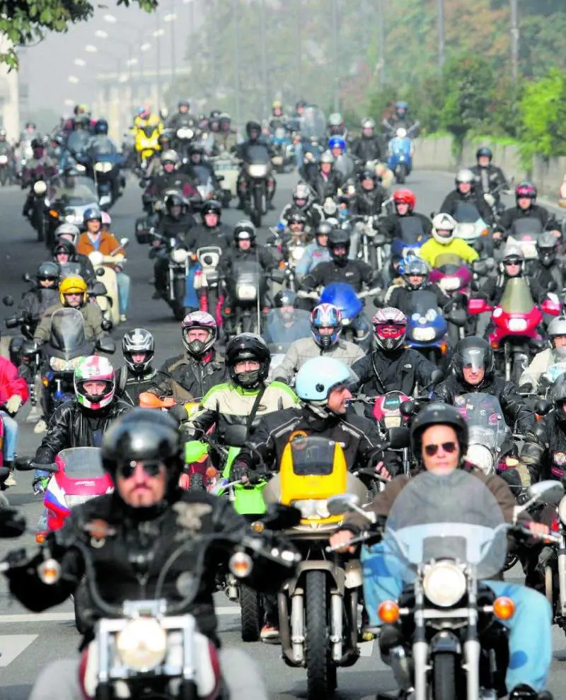 Milano, dopo le auto è guerra alle moto