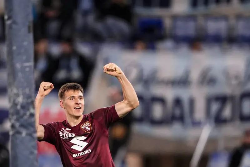 Gineitis risponde a Marusic: il Toro stoppa la Lazio nella corsa europea