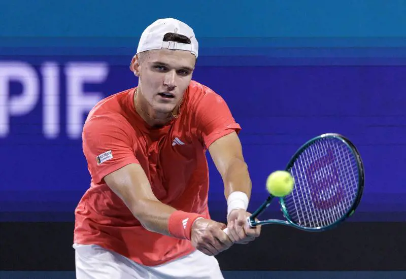 Mensik, l'altro baby che insegue Jannik