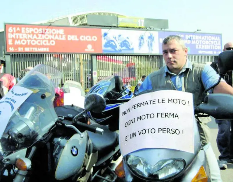Stop alle moto inquinanti. Lega e Fdi fanno le barricate