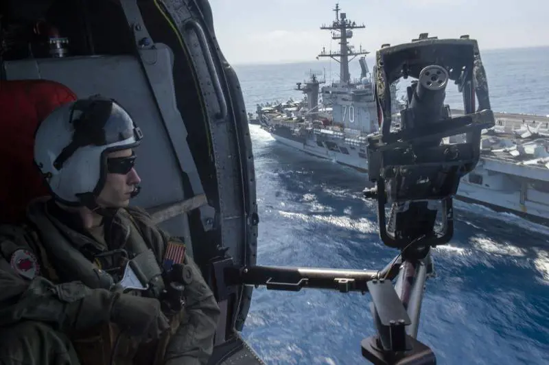 Non solo bombadieri stealth, ora arrivano missili e portaerei: cresce la tensione tra Usa e Iran