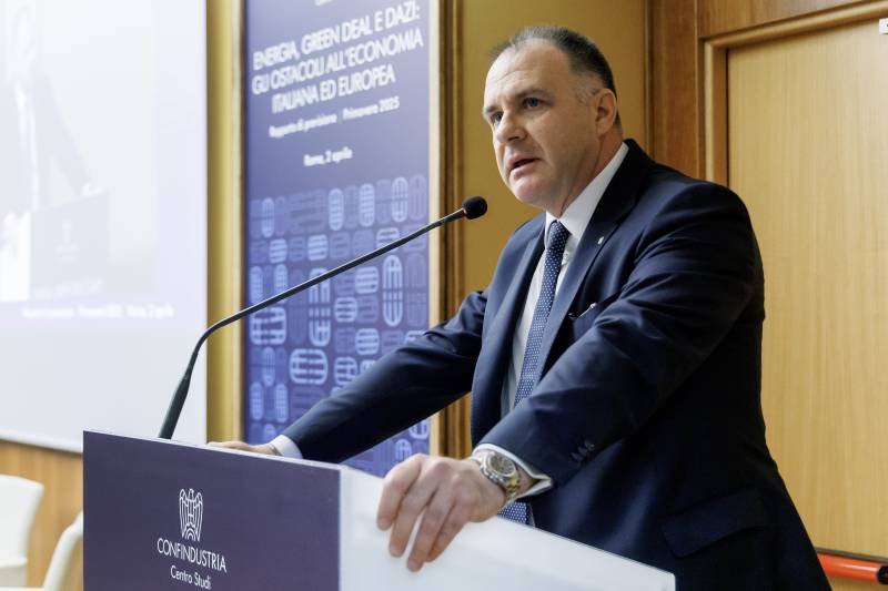 Stati Uniti e Cina cercano l'accordo sui dazi. E Confindustria rilancia l'allarme bollette