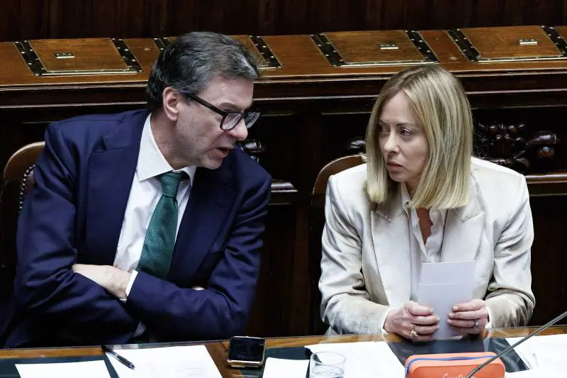 Ora Meloni teme l'effetto panico: "Non è la catastrofe". L'idea di un decreto