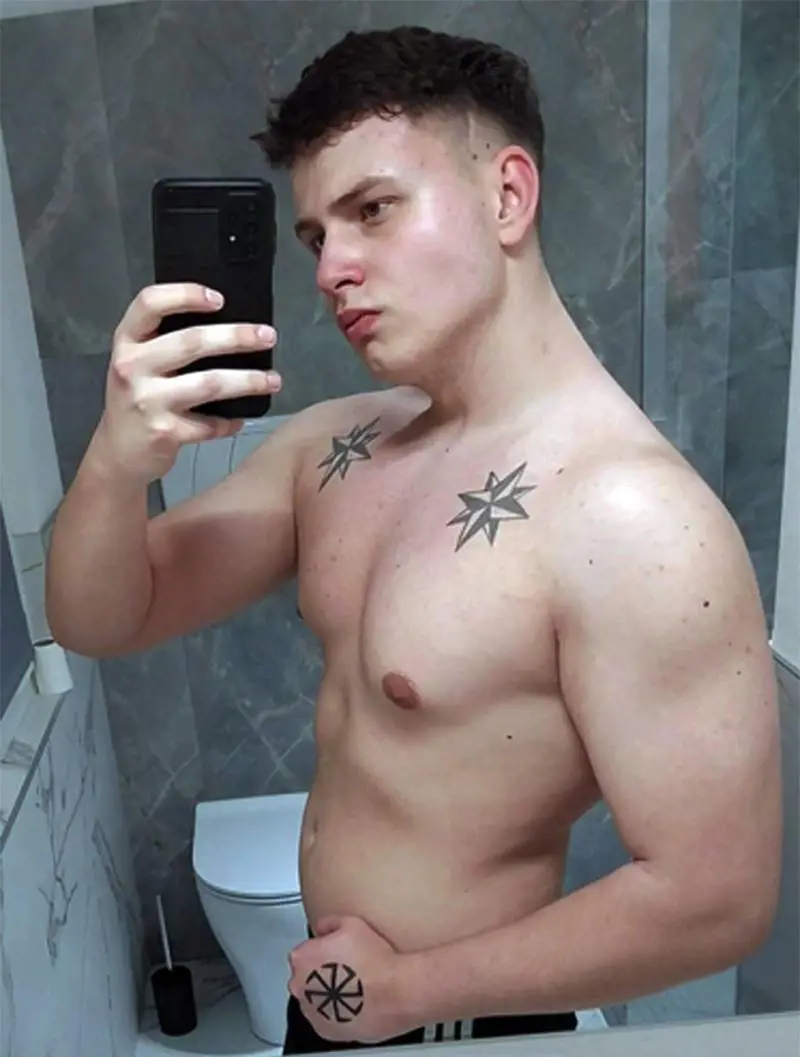 Il 19enne Bojan Panic, che ha accoltellato a morte il padre dopo l'ennesima aggressione alla madre, in un'immagine tratta dal suo profilo Facebook