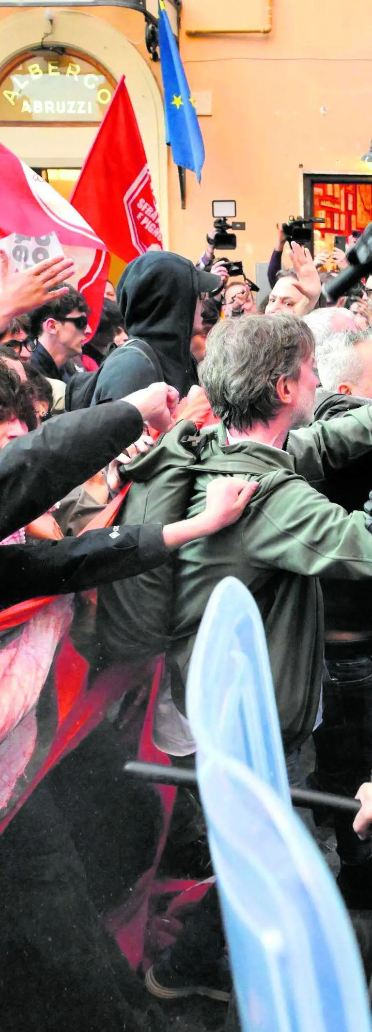 Poteri alla polizia sulle case occupate
