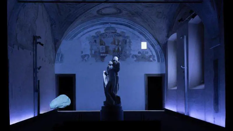 La luce di Wilson svela tutta la Pietà