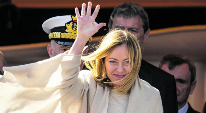 Task force a Chigi. La frenata di Meloni sui contro-dazi. Presto il volo in Usa