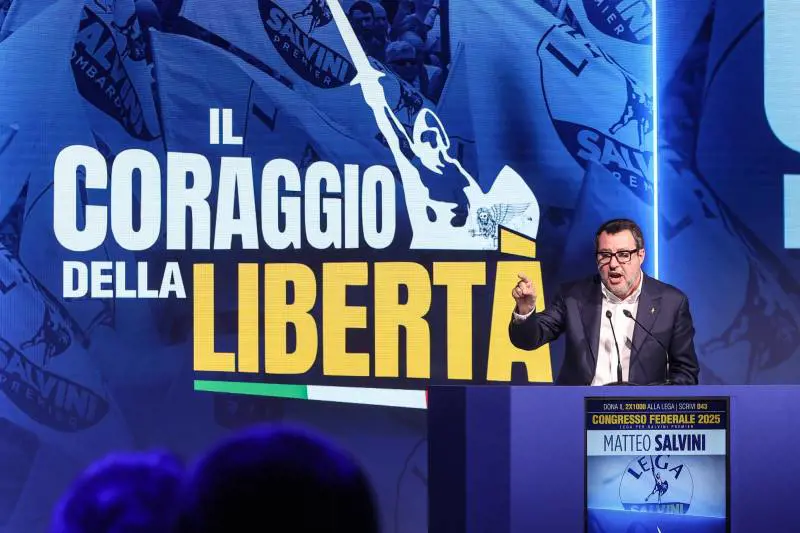 Piazze trumpiane ma "diversamente". Tra Lega e 5s un asse che agita la politica