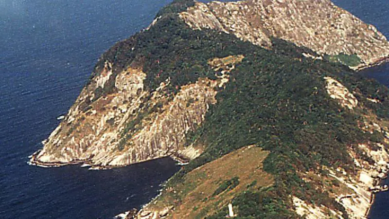 Sapete che esiste un'isola proibita a tutti gli esseri umani? La storia di Queimada Grande