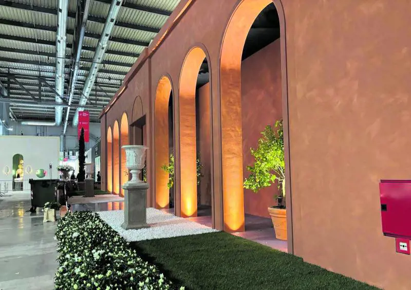 Milano è pronta ad accogliere nel suo "Salone" la carica dei 300mila. In fiera o "Fuori" è la festa del design