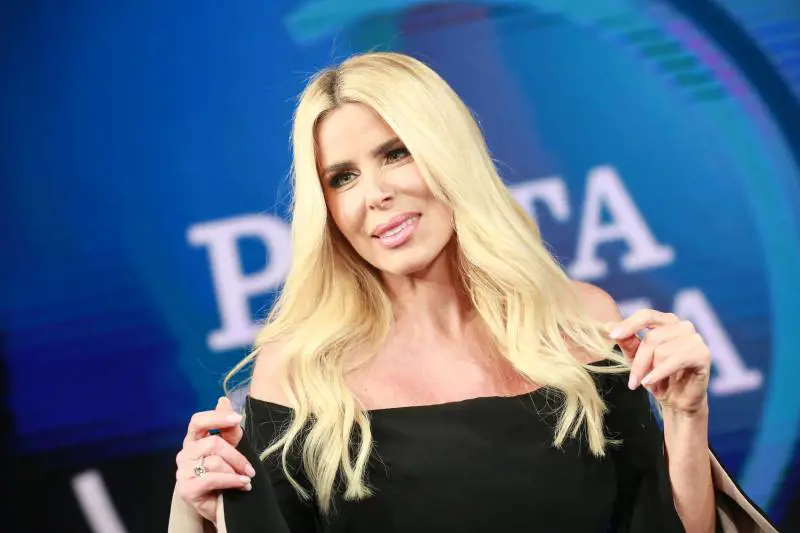Rabbia Lecciso: "Io aggredita sull'autobus per la catenina"