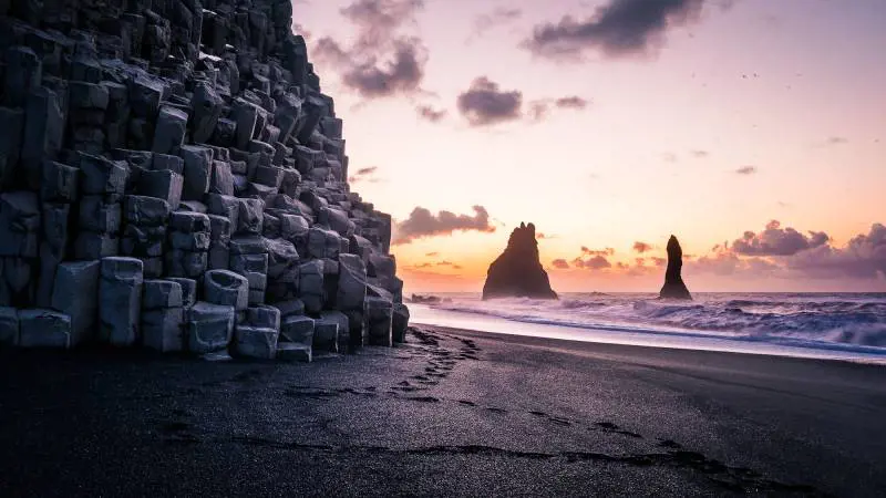 Reynisfjara, la strada della morte e altre mete da evitare: ecco i luoghi turistici più pericolosi al mondo