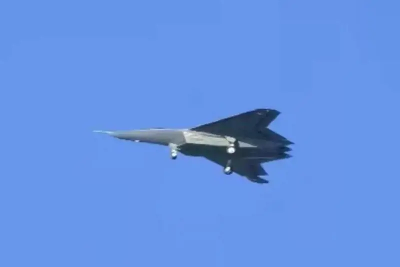 La Cina svela il J-50: la risposta cinese di sesta generazione al caccia F-47 Usa