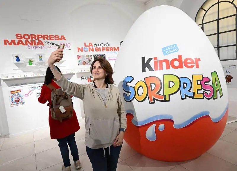 L'ovetto Kinder compie 50 anni e ci fa sentire una sua sorpresa