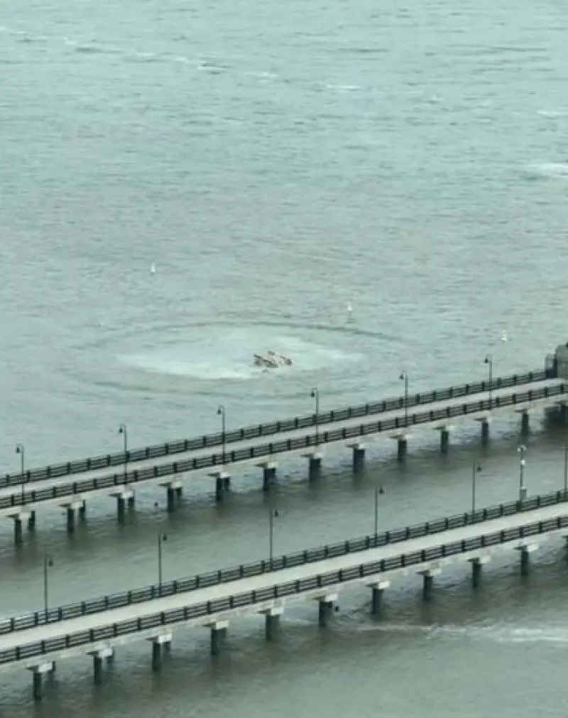 Elicottero con sei persone a bordo precipita nel fiume Hudson a New York