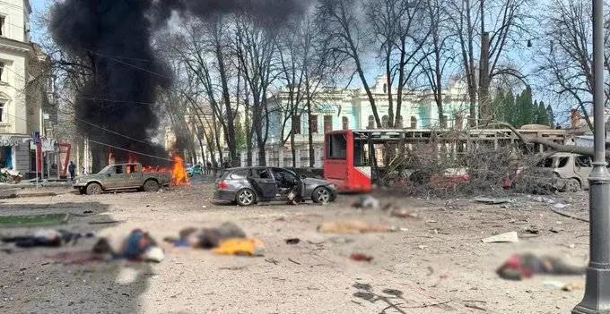 Ucraina, a Sumy la strage di civili nella Domenica delle Palme. Zelensky: "Solo un bastardo può fare tanto"
