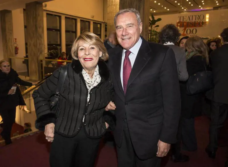 L'ex presidente del Senato Pietro Grasso con la moglie Maria Fedele