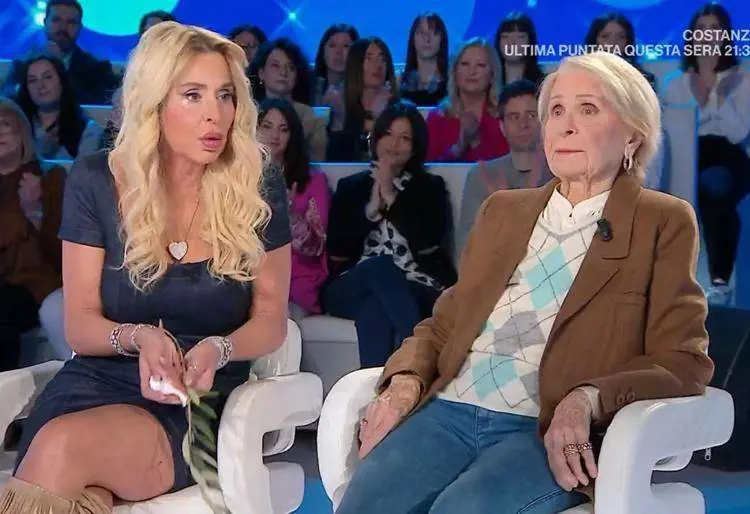 Domenica In, gelo tra Valeria Marini e sua madre Gianna Orrù