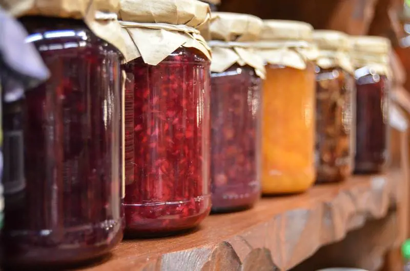 Botulino, i sintomi e gli alimenti a rischio: a cosa fare attenzione