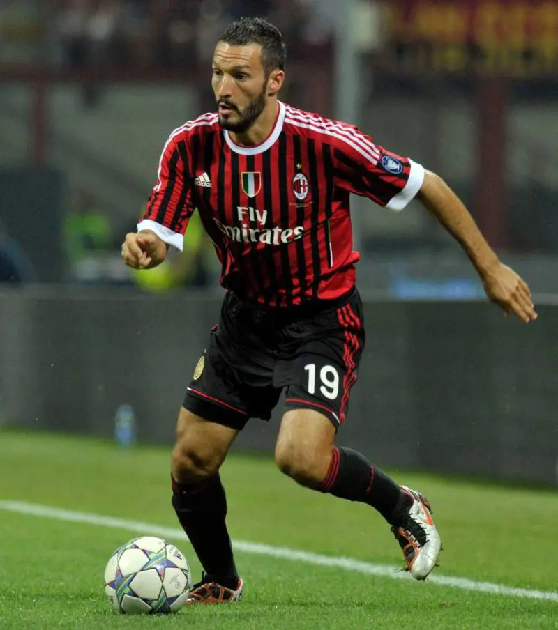 "Mi raddrizzeranno le gambe": Zambrotta si opera, cosa succede all’ex terzino