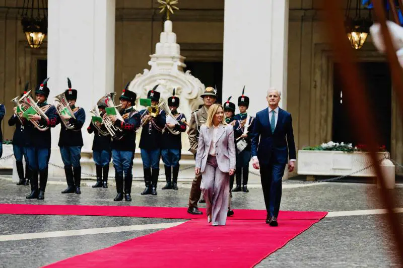 Dazi, armi, energia e ambiente: Meloni da Trump col mandato Ue