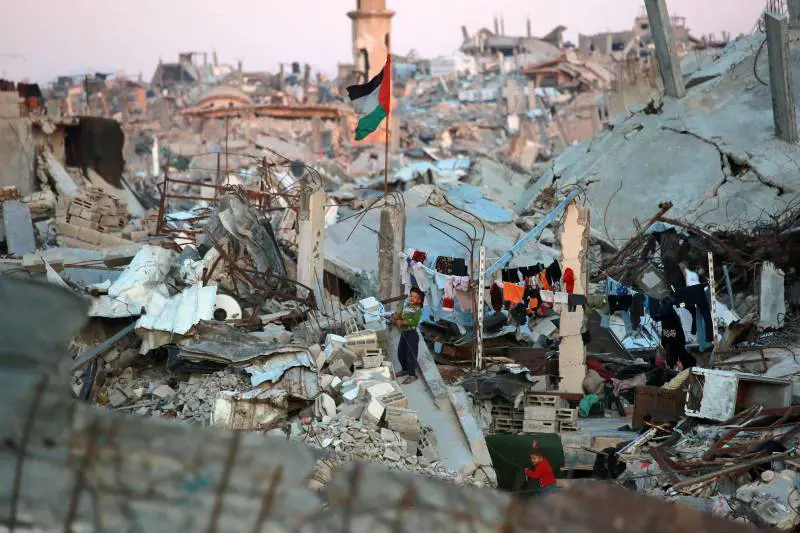 Gaza, l'Ue bacchetta Israele. Si tratta per liberare 10 ostaggi