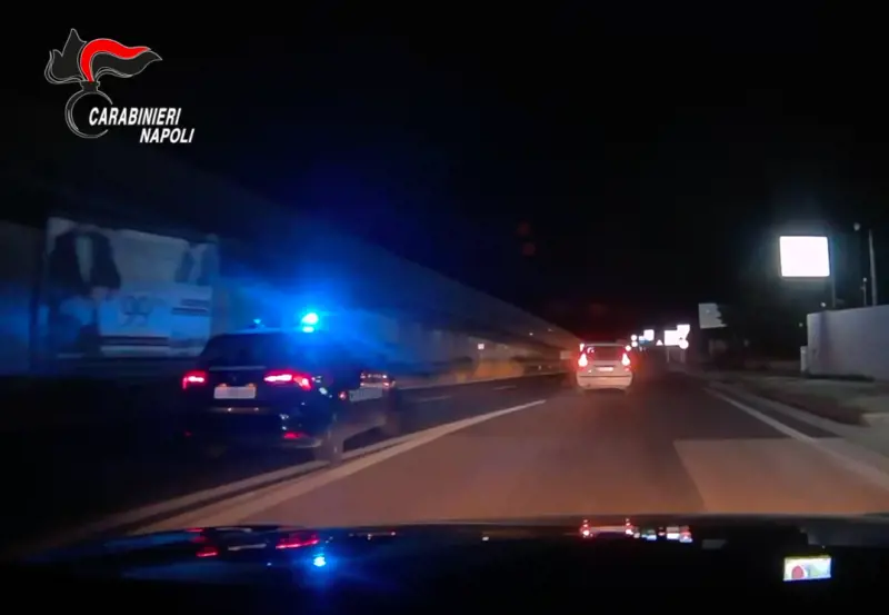 L'auto contromano e l'inseguimento per 10 chilometri. Paura sulla superstrada a Napoli