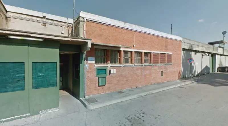 Esce dal carcere e stupra una donna. Ma il giudice scarcera lo straniero: "Rapporto consenziente"