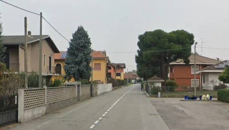 Donna di 55 anni uccisa a coltellate davanti casa: ex marito fermato col taser