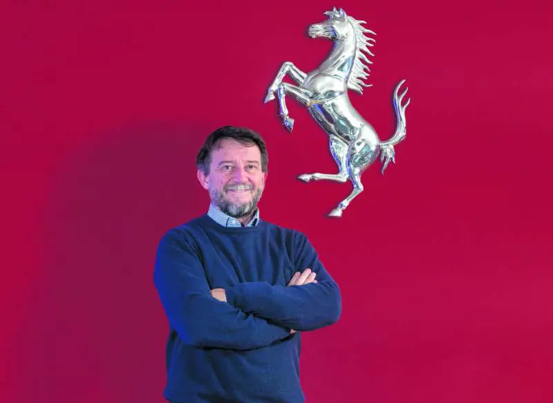 Ferrari a vela come Prada. Ma Stellantis è alla deriva