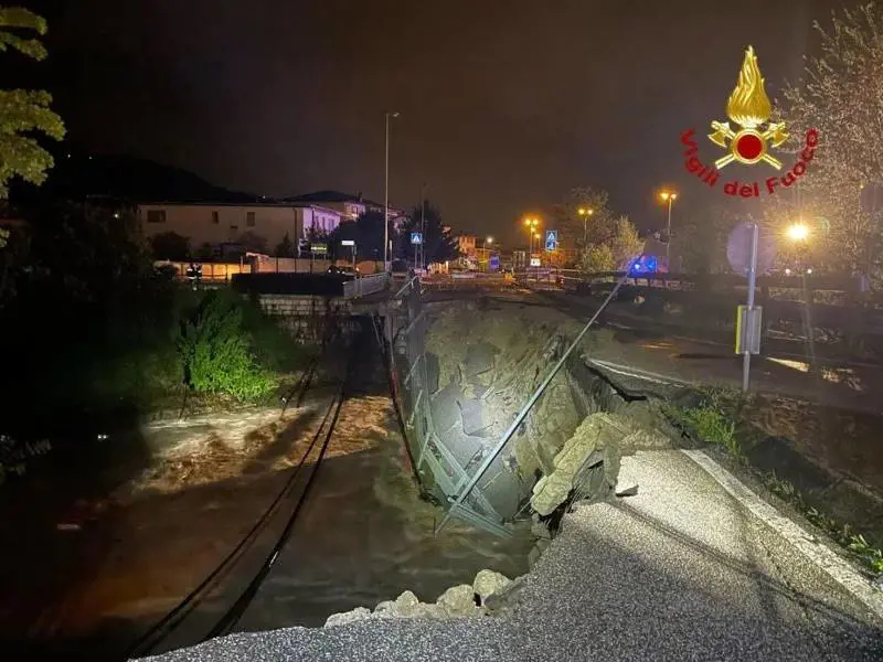 Padre e figlio inghiottiti dal torrente
