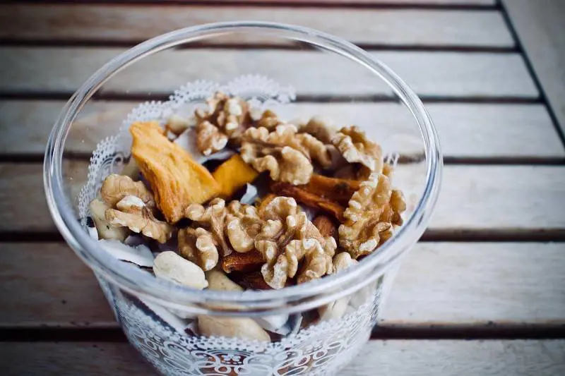 Frutta secca, i momenti della giornata per consumare uno spuntino salutare