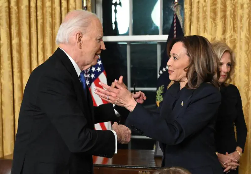 Confuso, assonnato, assente: spuntano i retroscena dem sulla salute di Biden