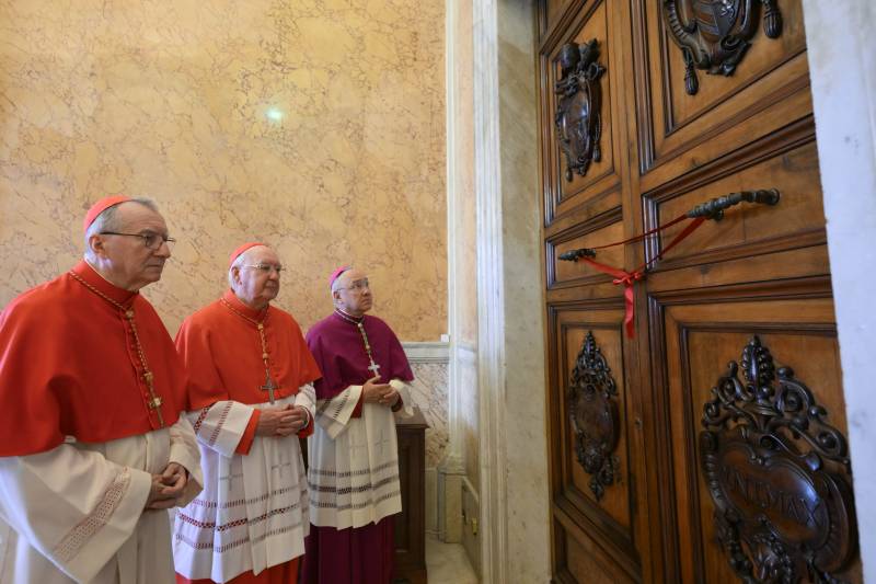 Sigilli al Palazzo Apostolico
