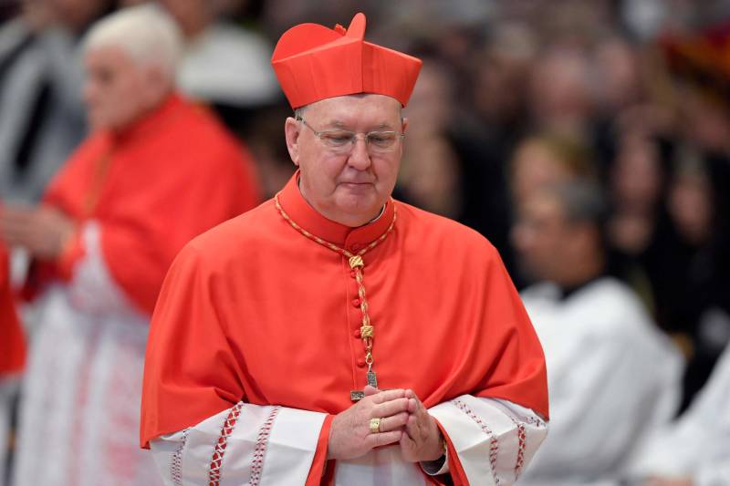 Ecco chi è l’uomo che traghetta la Chiesa dopo la morte del Papa