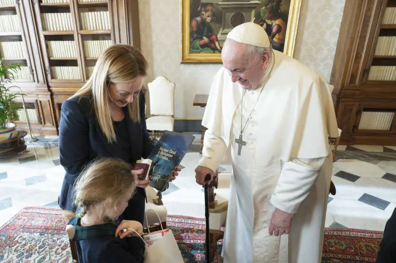 Meloni e l'ultimo incontro con Papa Francesco: "Cosa mi ha detto"