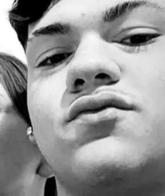 Accoltellato a 16 anni in una lite al pub, fermato un ventunenne