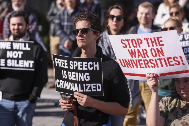 Harvard fa causa all'amministrazione Trump: "Ha violato il primo emendamento"