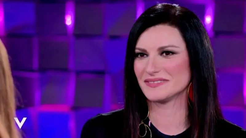 Laura Pausini choc: “Una fan si è chiusa nella mia valigia”