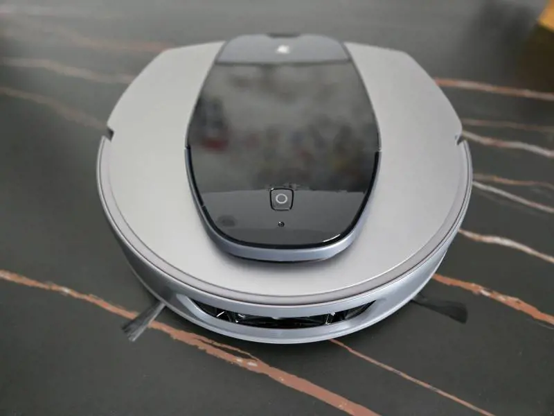 Un robot lavapavimenti che crea l'acqua e non si svuota mai: recensione 3i S10 Ultra