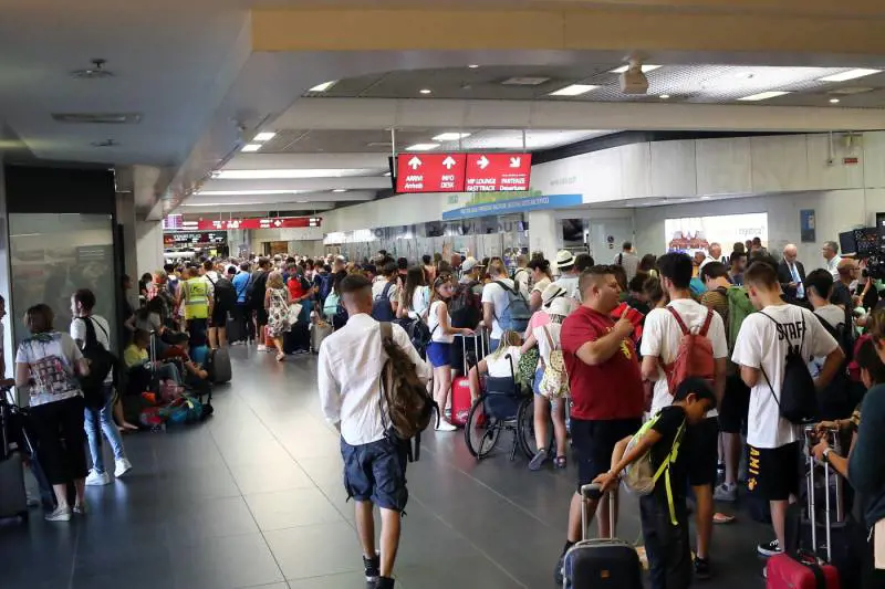 Pilota si sente male durante l'atterraggio: emergenza all'aeroporto di Bergamo